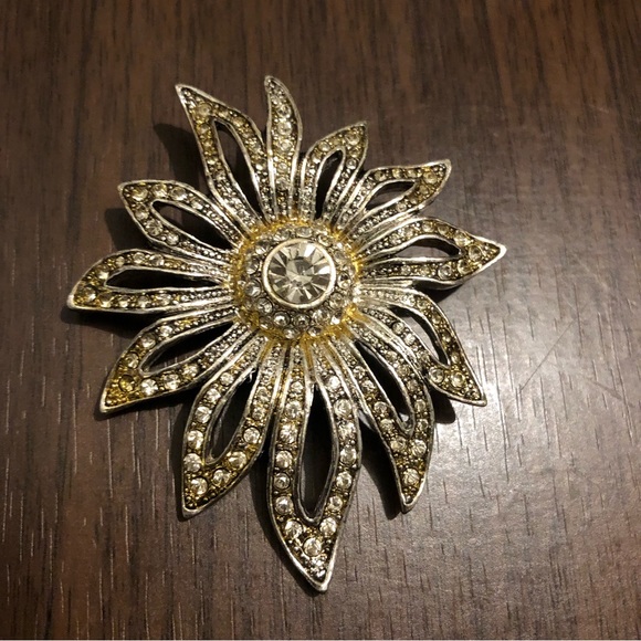 Vintage Silver BROOCH PIN Flower / Faux Diamonds - Picture 7 of 15